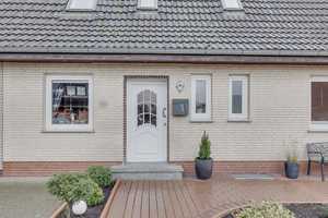 Zweifamilienhaus auf großem Grundstück – Viel Platz für individuelle Gestaltungsmöglichkeiten – Oldenburg (Kreis) – Vorschaubild 3