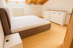 2-Zimmer-Dachgeschosswohnung in Buckow Nach Sannierung -Holzdiele, Badewanne+Dusche – Lindenstraße 9, 15377 Buckow (Märkische Schweiz) – Vorschaubild 2