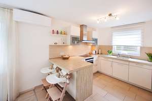 Top end, luxurious, modern family home with Garden, quiet neighbourhood near Strothoff Intl – Die vollständige Adresse der Immobilie erhältst du vom Anbieter., 63263 Neu-Isenburg – Vorschaubild 4