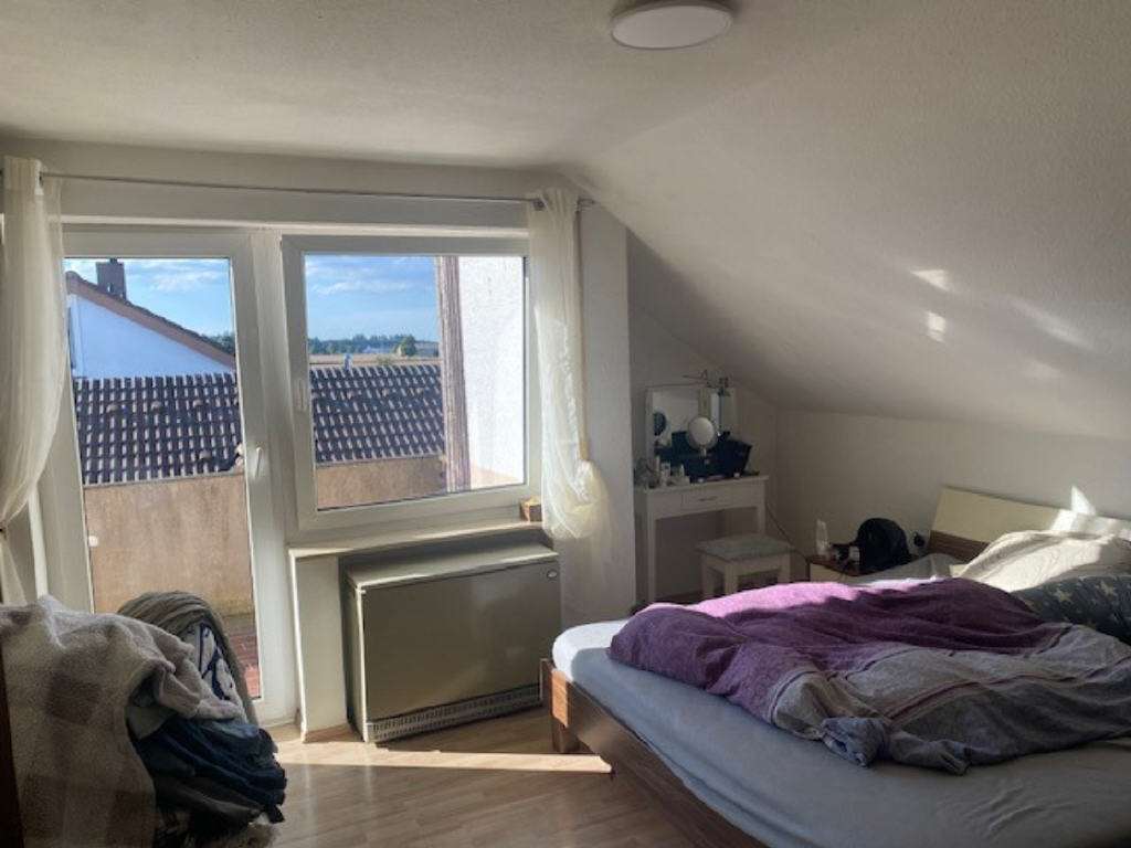 Immobilie in Pfullendorf - Charmante Dachgeschosswohnung in gepflegtem
Mehrfamilienhaus mit Balkon und Garage - Bild 4