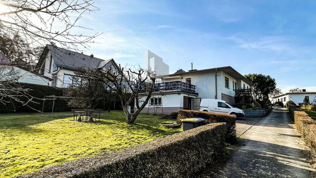 Immobilie in Großkmehlen - Leben in Großkmehlen: Ruhe, Sonne und Fernblick - Familienfreundlicher Bungalow (voll unterkellert) - Bild 0