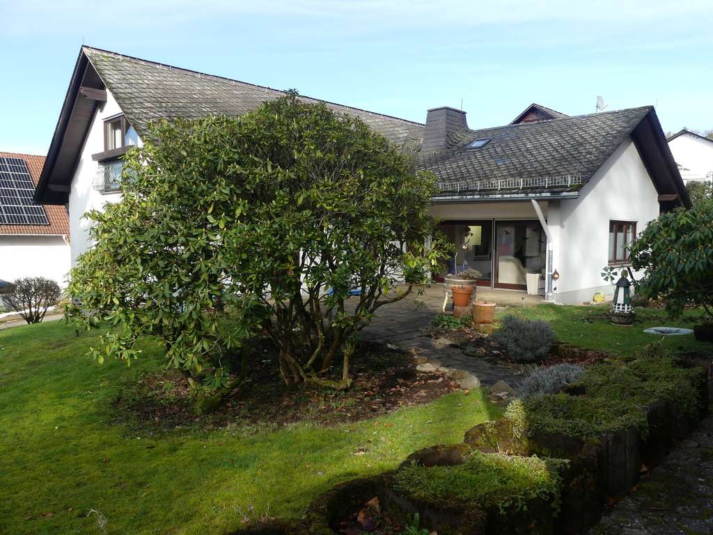 Immobilie in Hillscheid - Vielseitiges Raumwunder mit Südgarten in Hillscheid - Bild 1