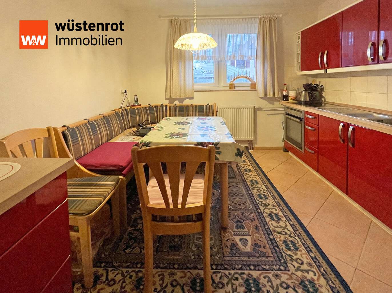 Immobilie in Wolgast - FAST NEUES REIHENHAUS MIT EINBAUKÜCHE + SOLARTHERMIE + VORBEREITUNG ZUM STIUDIOAUSBAU + CARPORT - Bild 1