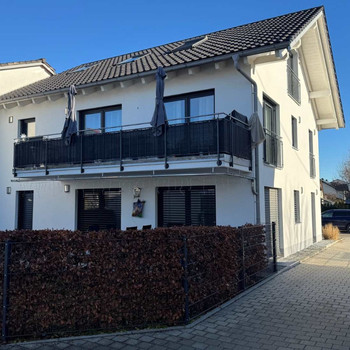 Exklusives Wohnen: 4,5 Zimmer, 2 Bäder, großer Balkon & energieeffiziente Wärmepumpe