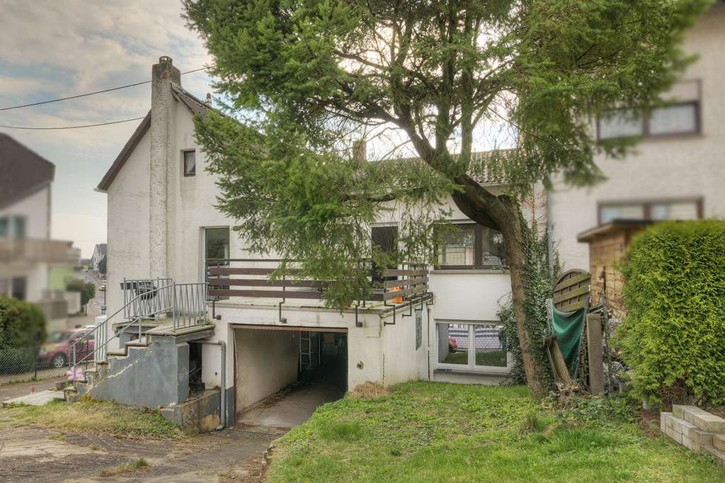 Immobilie in Hillscheid - Vollvermietetes Zweifamilienhaus - Bild 1