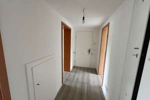 Großer Balkon - Wannenbad mit Fenster - 3 Zimmer dazu - Duisburg Rheinhausen – Beethovenstraße 8, 47226 Rheinhausen-Mitte, Duisburg – Vorschaubild 6