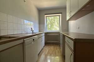 **Abramo&Partner** Renovierungsbedürftige 2-Zimmer-Wohnung  in zentraler Lage von Wiesbaden-Biebrich – Die vollständige Adresse der Immobilie erhältst du vom Anbieter., 65203 Biebrich, Wiesbaden – Vorschaubild 2
