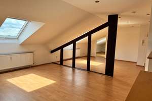 Charmante Dachgeschosswohnung in zentraler Lage von Essen-Bergerhausen!