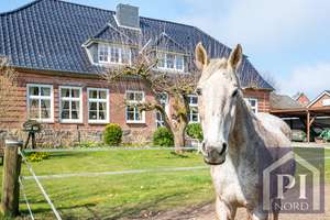 Wohnen mit Geschichte nahe der Ostsee – Exklusiv saniertes Schulhaus mit 350 m² Wohnfläche und Platz – Die vollständige Adresse der Immobilie erhältst du vom Anbieter., 24257 Köhn – Vorschaubild 2