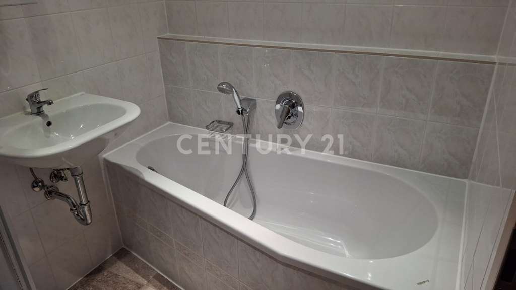 Immobilie in Crimmitschau - Voll vermietetes Mehrfamilienhaus = 6 Eigentumswohnungen - Bild 4