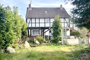 Bereit für neue Ideen: Einfamilienhaus mit Fachwerkcharme und Sanierungsbedarf – Die vollständige Adresse der Immobilie erhältst du vom Anbieter., 38162 Cremlingen – Vorschaubild 4