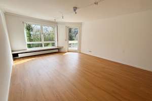 Von Privat: Helle 3-Zimmer Wohnung mit zwei Balkonen in Lövenich
