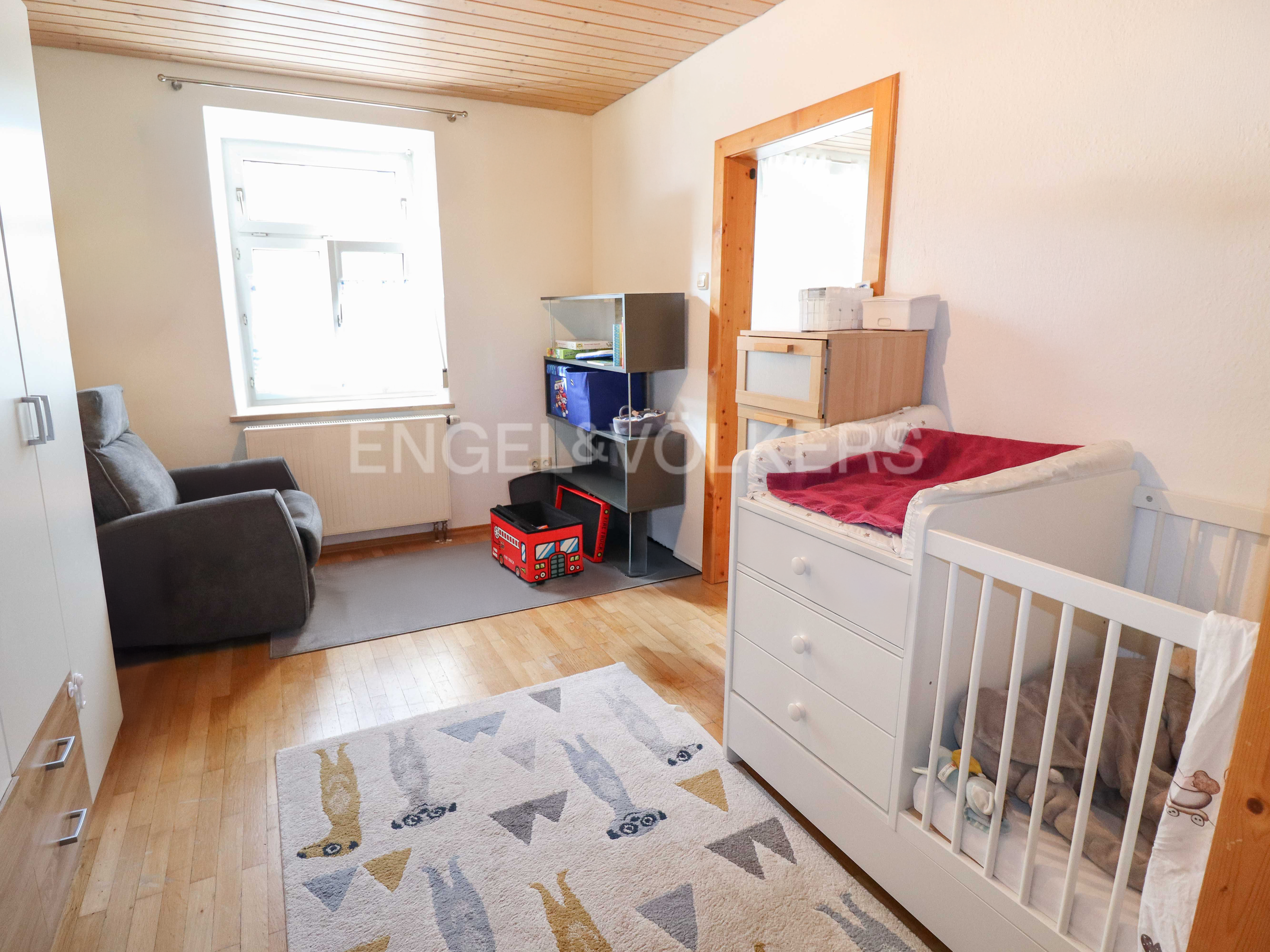 Immobilie in Marktoberdorf - Zentrales Mehrfamilienhaus - gepflegt, voll vermietet und familienfreundlich - Bild 3