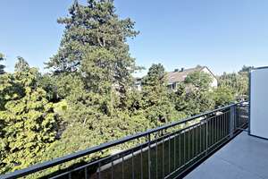 Wunderschöne Zwei-Zimmerwohnung mit großem Balkon und hochwertiger Ausstattung inkl. Außenstellplatz