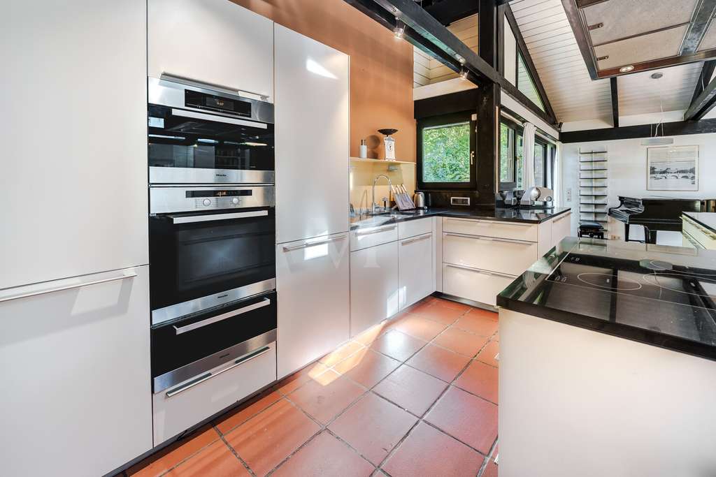 Immobilie in Wehrheim - Ein Zuhause, das inspiriert!  Architektenhaus in bester Wehrheimer Lage - Bild 1