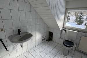 Ansprechende 3-Zimmer Dachgeschosswohnung mit Balkon in Düdelsheim – Die vollständige Adresse der Immobilie erhältst du vom Anbieter., 63654 Büdingen – Vorschaubild 11
