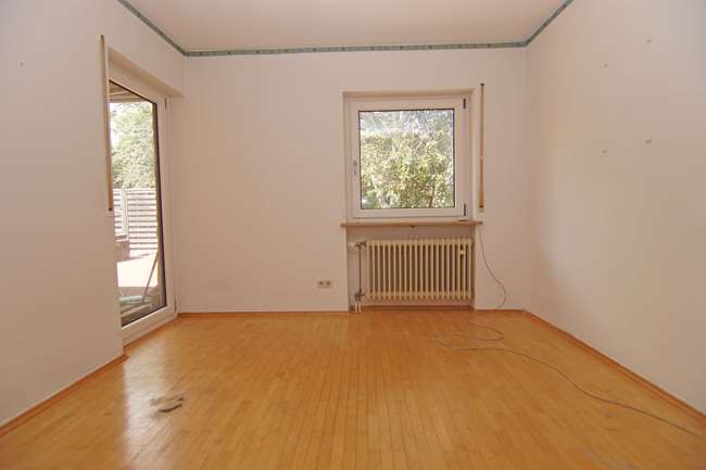 Immobilie in Roßtal - Roßtal-S-Bahn Nähe: Einfamilienhaus mit PV, Solar, Doppelgarage und Traumblick auf Felder und Wiesen - Bild 7