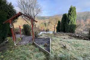 In schöner Ortsrand-/ Aussichtslage: Gepfl. EFH, u. a. mit Wintergarten, Kaminofen, Fußbodenheizung – Alte Weinstraße 33, 98554 Benshausen – Vorschaubild 79
