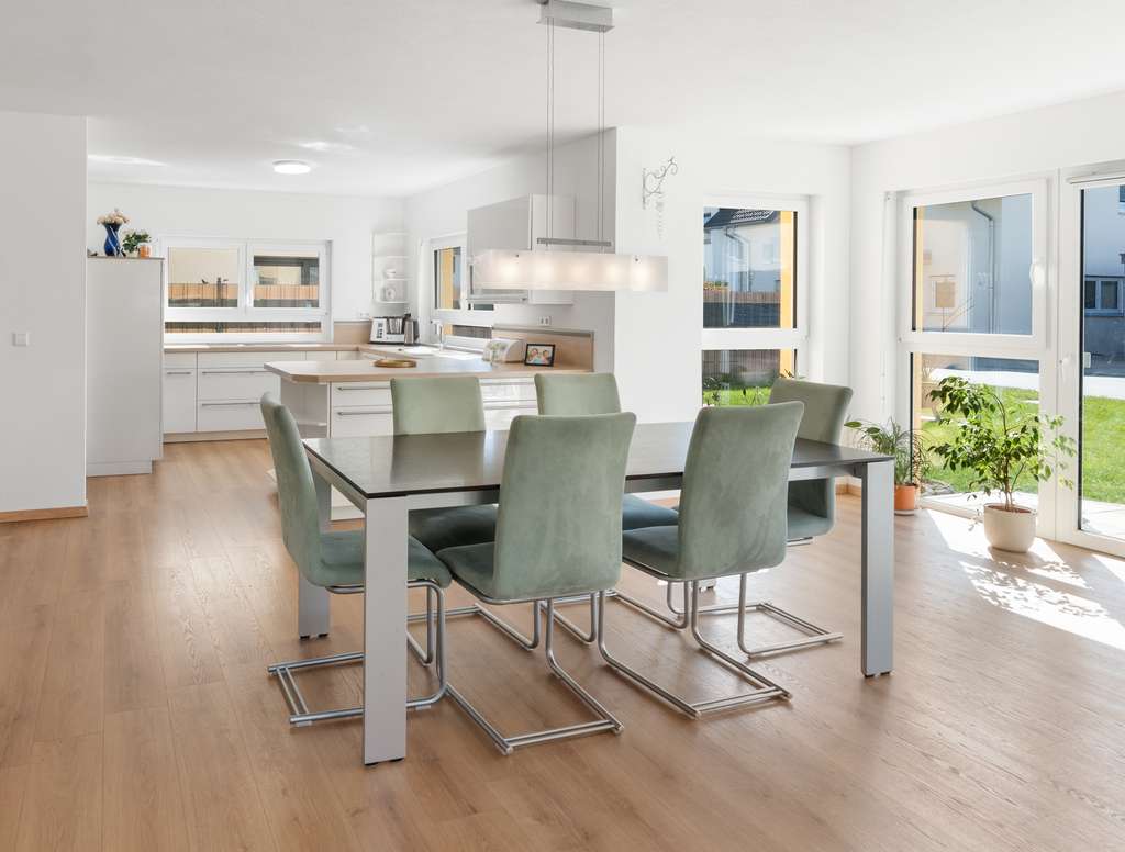 Exklusives Familienhaus (Bj. 2019) mit Einliegerwohnung, 400 m² Wohnfläche – 15 Min. zum Bodensee