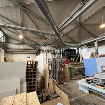 Moderne, vielseitig nutzbare Gewerbefläche mit Lackierkabine | RUHR REAL