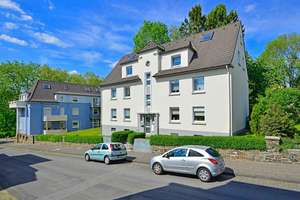 Sehr schöne und helle 3 ZKB Wohnung mit Balkon