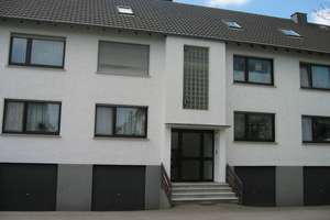 renovierte Dachgeschoßwohnung Alt-Meschenich, provisionsfrei