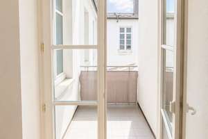 Modern renovierte, zentral gelegene Wohnung mit großzügigem Grundriss und zwei Balkonen – Juliuspromenade 64, 97070 Altstadt, Würzburg – Vorschaubild 7