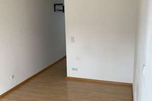 1-Zimmer Wohnung mit Pantryküche und Stellplatz - nur für Studenten und Azubis – Friedenstraße 12b, 93053 Galgenberg, Regensburg – Vorschaubild 2
