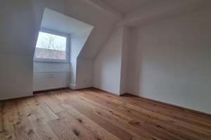LEERSTEHENDE KERNSANIERTE 2 ZKB DG-WOHNUNG, NOBILIA-EBK UND KELLER IN RUHIGER LAGE OHNE PROVISION – Zorndorfstraße 17, 50737 Weidenpesch, Köln – Vorschaubild 12