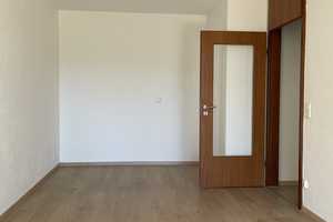 Modernisiertes 1-Zimmer-Apartment mit großzügiger Terrasse in Milbertshofen-Am Hart, München – Starenweg 6, 80937 München – Vorschaubild 2