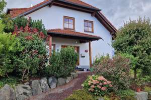 Ihre Chance auf Lebensqualität 
Einfamilienhaus mit Einliegerwohnung auf ca. 1270m² – Die vollständige Adresse der Immobilie erhältst du vom Anbieter., 57548 Kirchen (Sieg) – Vorschaubild 1