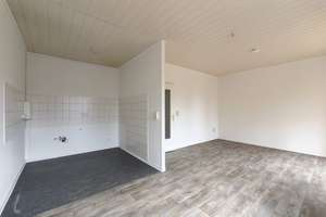 BALKONWOHNUNG im 1.OBERGESCHOSS – Krondorfer Straße 117, 6766 Bitterfeld-Wolfen – Vorschaubild 3