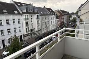 Frisch renoviert: helle, freundliche 2 ZKB mit Balkon in Benrath – Die vollständige Adresse der Immobilie erhältst du vom Anbieter., 40593 Benrath, Düsseldorf – Vorschaubild 2
