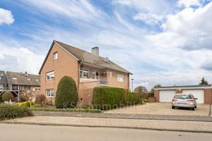 Schönes freistehendes Zweifamilienhaus in Bedburg mit viel Potenzial. – Die vollständige Adresse der Immobilie erhältst du vom Anbieter., 50181 Bedburg – Vorschaubild 3