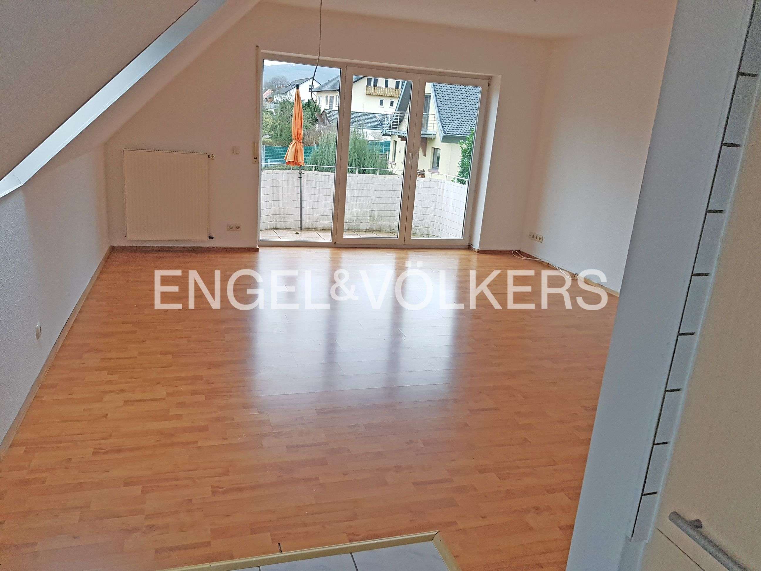 Immobilie in Kleinheubach - Gepflegtes Zweifamilienhaus mit Ausbaupotential - Bild 3