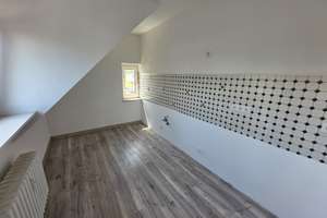Große Dachgeschosswohnung in Schalke zu vermieten – Haldenstr. 58, 45881 Schalke, Gelsenkirchen – Vorschaubild 2