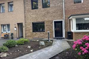 Viel Platz für die Familie: Haus mit Garten, Stellplatz & perfekter Anbindung in Köln-Bilderstöckche