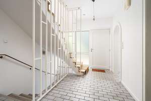 Stilvolles Einfamilienhaus mit Sauna, großem Grundstück und modernisierter Technik in Oberneuland – Die vollständige Adresse der Immobilie erhältst du vom Anbieter., 28355 Oberneuland, Bremen – Vorschaubild 2