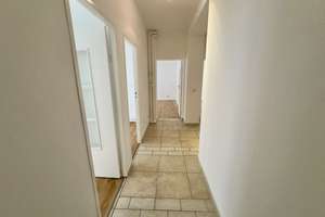 Bezugsfrei! Helle 4 Zimmerwohnung in bester Lage – Die vollständige Adresse der Immobilie erhältst du vom Anbieter., 10589 Charlottenburg, Berlin – Vorschaubild 2