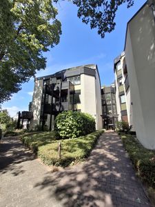 Große Maisonette-Wohnung mit 2 Balkone und Dachterrasse in direkter Rheinlage