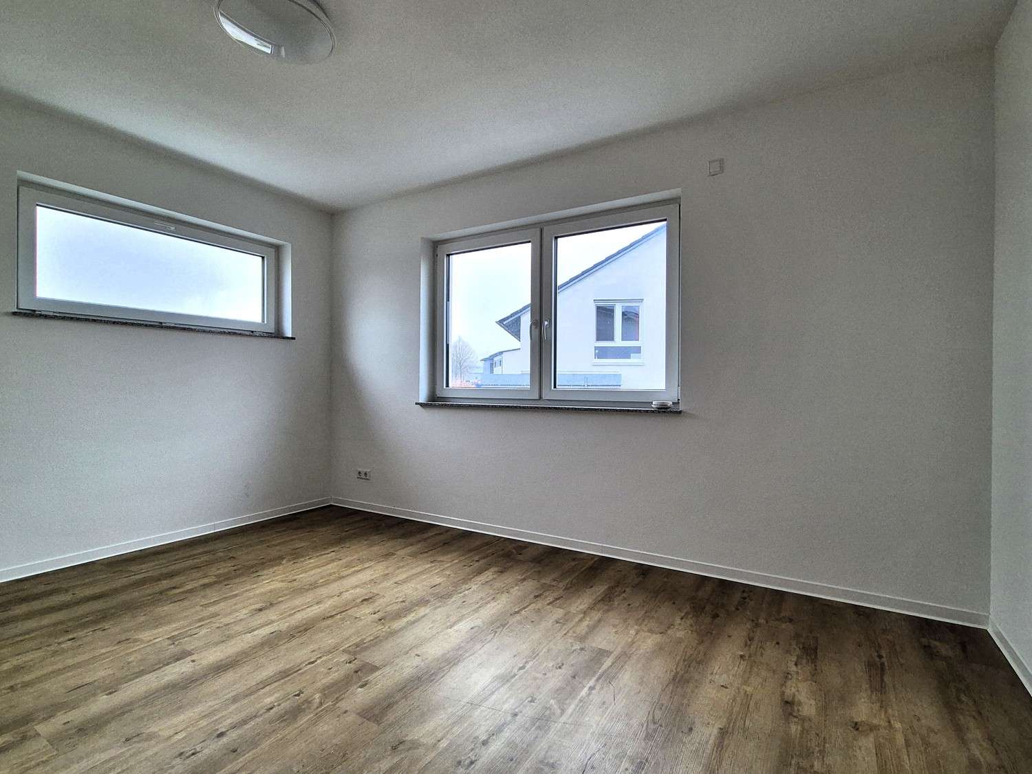 Immobilie in Bühlertann - Neuwertige Doppelhaushälfte mit vielen Extras und zwei Bädern in gesuchter Lage! - Bild 4