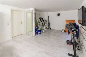Im Sommer am Pool, im Winter am Kamin: Einfamilienhaus mit barrierefreier Einliegerwohnung  – Leipzig (Kreis) – Vorschaubild 14