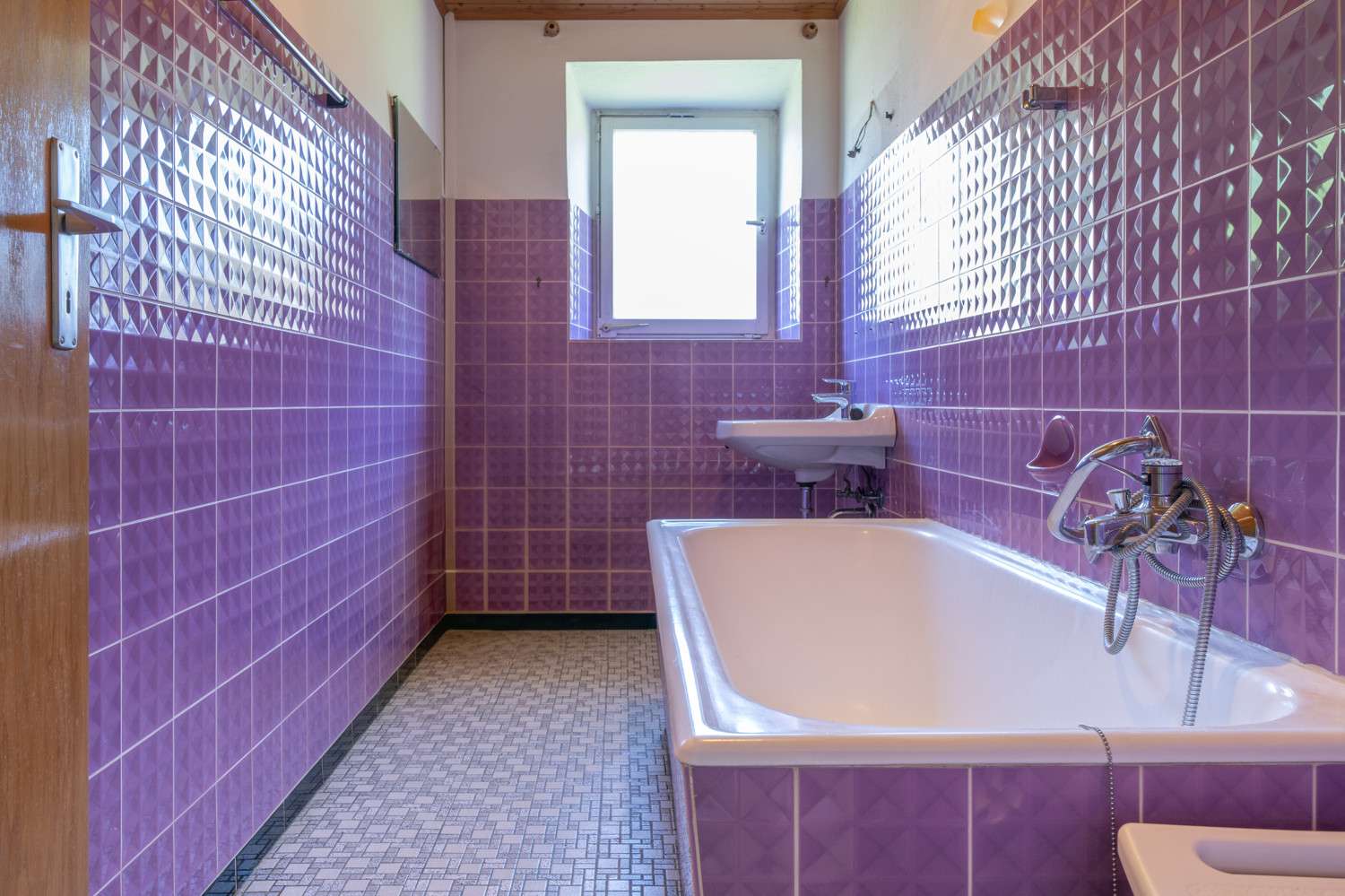 Immobilie in Amerdingen - Anwesen mit zwei Wohnhäusern * großer Garten & viele Nebengebäude auf 3.000 m² * ideal für Familien - Bild 2