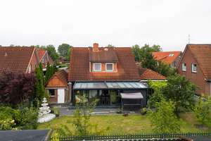 Freistehendes EFH mit beheiztem Wintergarten, Garage & Carport - provisionsfrei