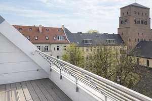 Traumhafte 4,5-Zimmer- Dachgeschosswohnung  in begehrter Kiezlage im Helmholtz-Kiez – Die vollständige Adresse der Immobilie erhältst du vom Anbieter., 10439 Prenzlauer Berg, Berlin – Vorschaubild 2