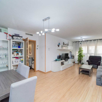 HOGARES VERKAUFT TOLLE ZWEI-SCHLAFZIMMER-WOHNUNG MIT ZWEI BADEZIMMERN IM PAU DE MÓSTOLES