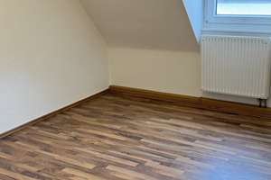 gemütliche 3-Zimmer DG-Wohnung mit EBK, zentrumsnah gelegen – Die vollständige Adresse der Immobilie erhältst du vom Anbieter., 90408 Pirckheimerstraße, Nürnberg – Vorschaubild 4