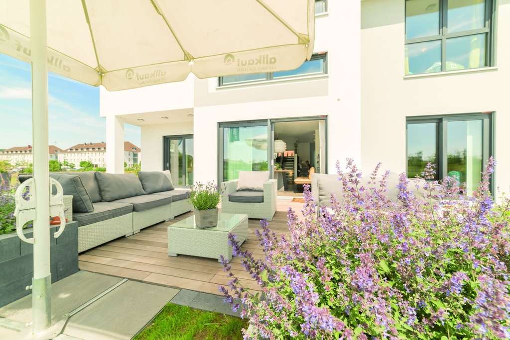 Immobilie in Theilheim - Individuell geplanter Bungalow in Theilheim - Modernes Wohnen mit Pool und nachhaltiger Technik - Bild 3