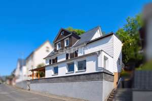 Mehrfamilienhaus mit terrassiertem Garten – Die vollständige Adresse der Immobilie erhältst du vom Anbieter., 35687 Dillenburg – Vorschaubild 2