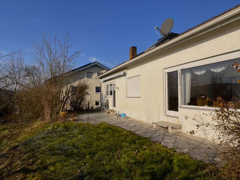 Immobilie in Hardheim - Hervorragende Lage: Barrierefreies Einfamilienhaus mit ELW und tollem Grundstück - Bild 3